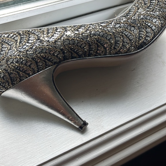 Vintage Bruno Magli pumps. Some wear on heels and the back of one of the shoes. - Picture 3 of 6